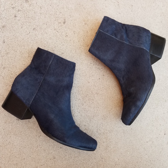 Urban Outfitters Shoes - Urban Outfitters Navy Calf Hair Chelsea Boots S3